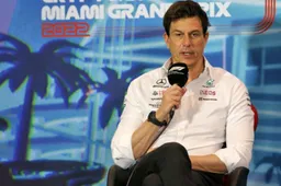 Wolff geschokt door flexibele vloer: 'Tot grote verrassing van alle teams'