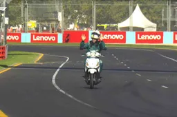 Marshal die Vettel scootersleutels gaf ook op het matje geroepen