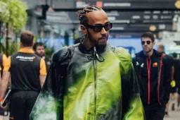 Hamilton chega ao Brasil com um traje especial de Ayrton Senna