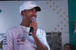 Lewis Hamilton heeft een plan om tussen de beide Ferrari bolides te komen