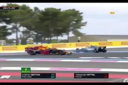De spectaculaire start van de Grand Prix van Frankrijk