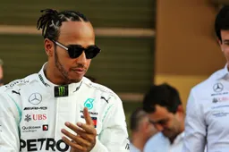 Hamilton niet bang voor Mercedes-exit: "Ik zal hen geruststellen dit weekend"