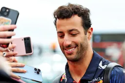 Ricciardo volta às pistas em teste da Pirelli em Silverstone
