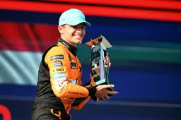 Norris dedicates his first win: 'This one is for my grandma'