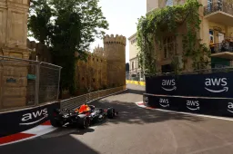 Verstappen cannot attack in Azerbaijan GP and complains on Red Bull radio