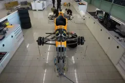 Timelapse: Mclaren bouwt een IndyCar in 1 minuut