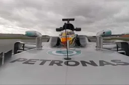 Video: 360 graden onboard bij Lewis Hamilton in de W08