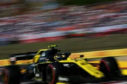 Jack Aitken bloedsnel in zijn Renault over het TT-circuit van Assen