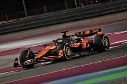 McLaren take control of Qatar sprint as Verstappen drops three places