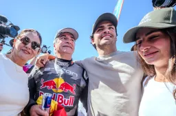 Sainz sr. lobt die Hilfe von Sohn Carlos Sainz während der Dakar: ''Große Hilfe''