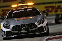 De safety car is voor Bernd Mayländer een kantoor op wielen