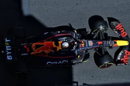 Leclerc domineert tijdens VT2 in Baku, Verstappen eindigt achter Perez
