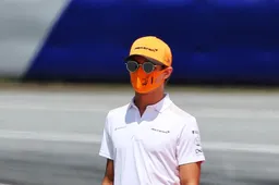 Strange scenes at entrance Red Bull Ring: Norris cools forehead with water bottle