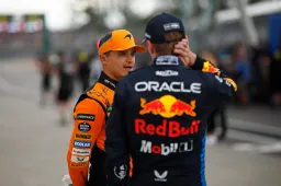 Verstappen en Norris lachen om duel: 'Alles voor de fans'