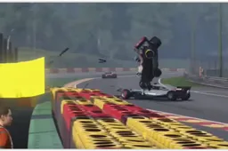 Snoeiharde crashes en knotsgekke glitches in F1 2018
