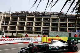 Hamilton - Ferrari taking more risks than Mercedes