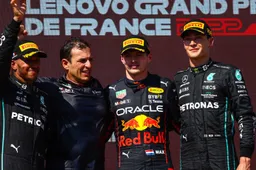 Russell prijst Verstappen: "Hij legt de lat steeds hoger"