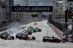 Verstappen en Perez goed weg bij start GP Azerbeidzjan, beide Red Bulls winnen een plek