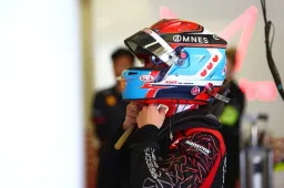 Un accident étrange lors de la séance FP2 de Formule E : De Vries et Vandoorne se heurtent