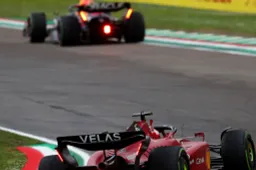 Leclerc op hetzelfde niveau Verstappen: 'Op ander vlak laat hij het liggen'