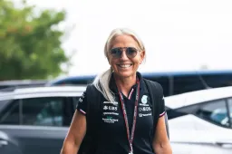 Angela Cullen, ancienne kinésithérapeute d'Hamilton, revient au sport automobile