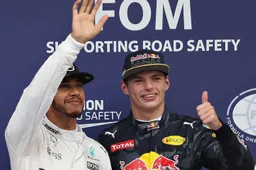 GERUCHT: ”Mercedes wil voor 2019 Verstappen naast Hamilton plaatsen”