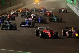 Goede start Verstappen liep niet goed af: “Goed geanticipeerd door Leclerc”