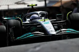 Hamilton doet beklag over 'ander soort gestuiter': "Gevecht met de auto"