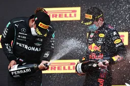 Hamilton over inhaalactie Verstappen: "Beetje krap, maar het is wat het is"