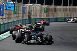 'Ferrari en Mercedes vechten momenteel om P5 en P6'