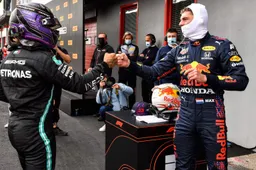 Webber verwacht vuurwerk tussen Verstappen en Hamilton: 'Nu hebben ze nog respect'