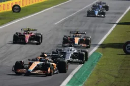 Zak Brown: "Verstappen e Räikkönen não seriam elegíveis para superlicença"