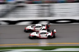 24 Hours of Daytona: Rossi leads, closely followed by Magnussen