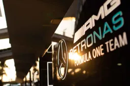 Surprising name shows interest in Hamilton's Mercedes seat: Big comeback!