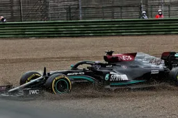 Brawn wijst Bottas als schuldige aan in crash: 'Hij had ruimte moeten laten'