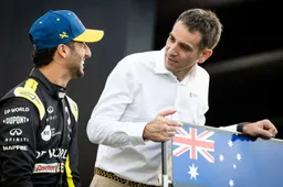 Abiteboul and Ricciardo are gonna make a bet: ''Then he gets a tattoo''