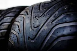 Pirelli predicts difficult Q2 for harder tyres