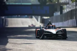 Formel E | Bird gewinnt Rennen in der letzten Runde