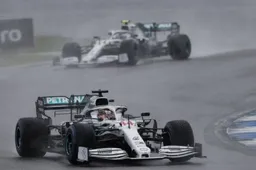 Mercedes says Hamilton did not ask for wet tyres at pit-stop