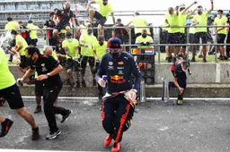 Zo reageerde internet op zege Verstappen: "Speciale levering voor Milton Keynes!"