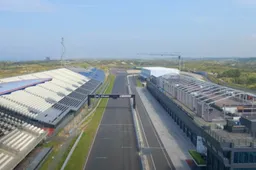 Beelden drone boven Zandvoort tonen voortgang voorbereidingen Grand Prix Nederland