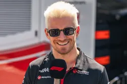 Hulkenberg apareceu no paddock com um novo penteado