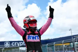 La pilota della F1 Academy Abbi Pulling entra nella storia della F4 britannica