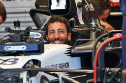 AlphaTauri compartilha volta de Ricciardo ao paddock