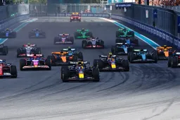 Perez torpedeert Verstappen op een haar na bij start GP Miami