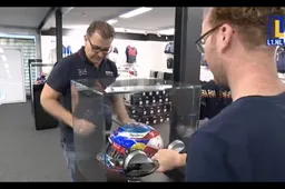 Video: Binnenkijken in de Max Verstappen Store