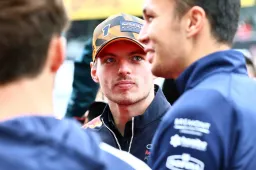 Albon acha que se saiu melhor que Pérez como companheiro de Verstappen