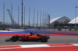 Uitslag VT2 Rusland: Ferrari aan top, problemen bij Verstappen