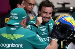 Aston Martin batte Mercedes sul campo di calcio