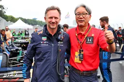 Verstappen schenkt Honda seinen Helm, um ihr letztes gemeinsames Heimrennen zu markieren